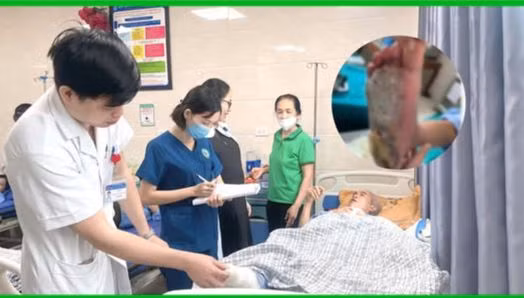 Các bác sĩ thăm khám cho bệnh nhân. Ảnh Trung tâm Y tế huyện Thanh Ba (Phú Thọ)