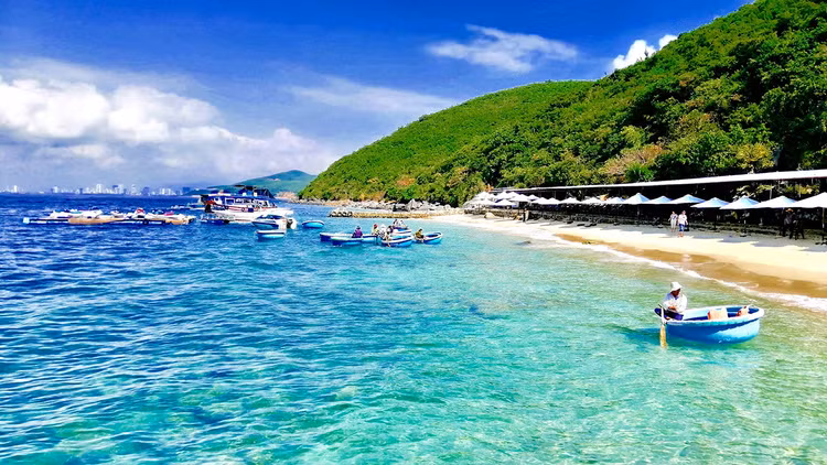 Việt Nam là quốc gia đáng sống dành cho khách du lịch hưu trí. Ảnh Boma