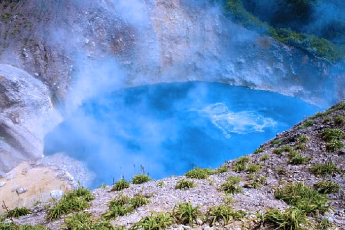 Boiling Lake là hồ nước sôi lớn thứ 2 thế giới, đứng sau hồ Frying Pan ở thung lũng Waimangu, gần Rotorua, New Zealand. Ảnh Khoahoc