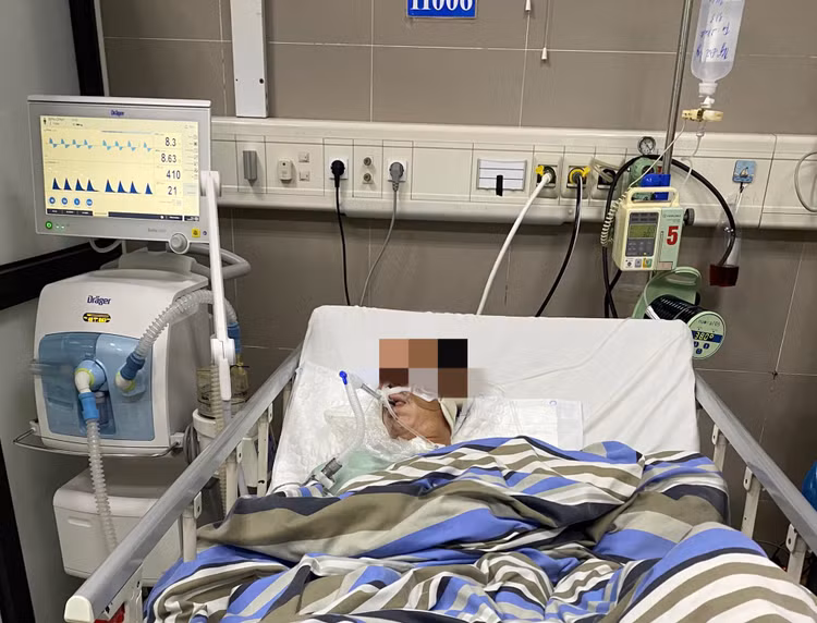 Nạn nhân ngộ độc khí CO đang cấp cứu tại Bệnh viện Đa khoa Lạng Sơn - Ảnh: BV Đa khoa Lạng Sơn