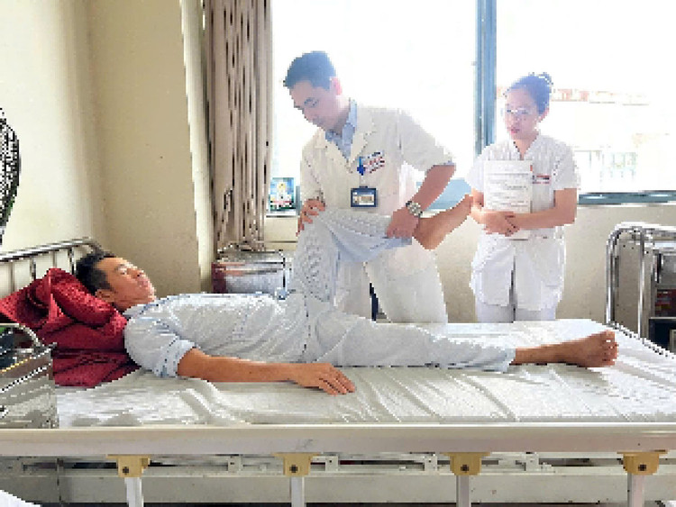 Sau thời gian điều trị, tình trạng bệnh ổn định và tiếp tục được theo dõi. Ảnh Báo Sức khỏe và Đời sống