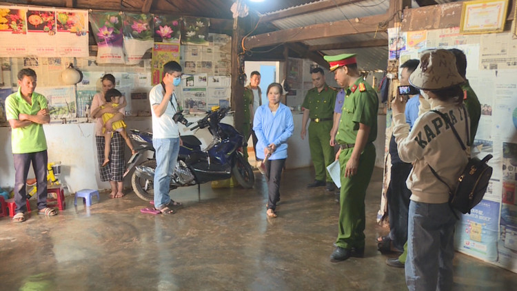 Cơ quan công an thực hiện lại hiện trường vụ án.