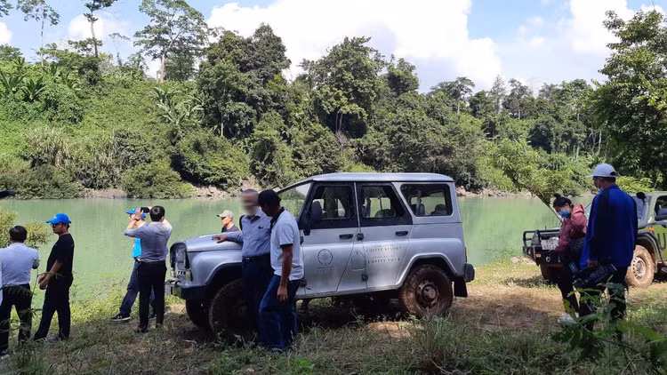 Xe ôtô địa hình chở khách tham quan của Khu du lịch thác Dray Nur. (Ảnh minh hoạ).