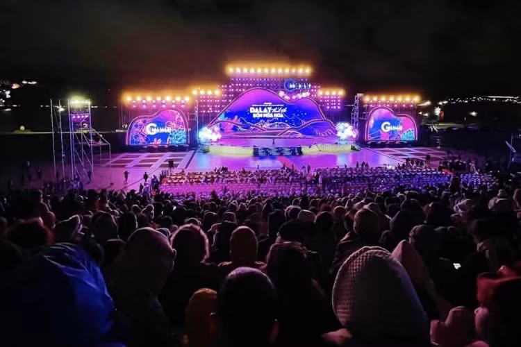 Toàn cảnh đêm khai mạc Festival Hoa Đà Lạt lần thứ 9 năm 2022.