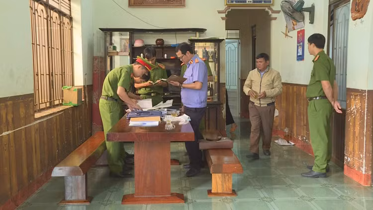 Cơ quan chức năng khám xét nơi ở, nơi làm việc của nguyên Chủ tịch Hội Nông dân TP Buôn Ma Thuột.