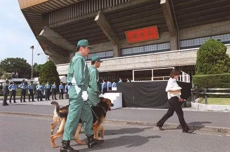 Lực lượng chống khủng bố làm nhiệm vụ trước lễ tang. Ảnh: NS