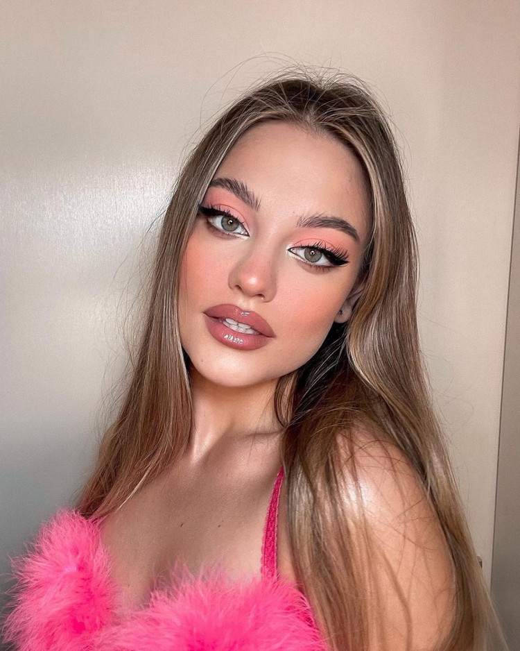 Những thỏi son này thiên về tông màu nude được “dự đoán” sẽ hot trong năm 2024. Ảnh Elle