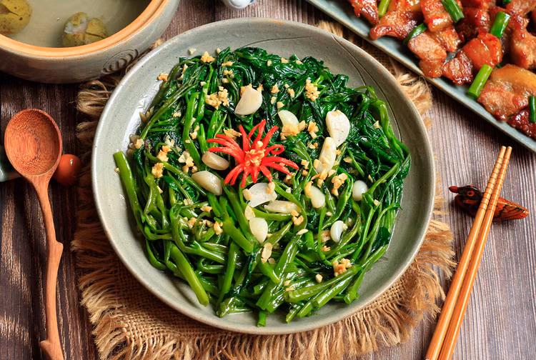 Rau muống xào tỏi lọt top món xào ngon nhất thế giới. Ảnh minh họa