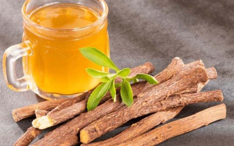 Cam thảo: Là một phương pháp truyền thống điều trị loét dạ dày trong y học Trung Quốc, cam thảo có thể giúp loại bỏ HP và ngăn chặn vi khuẩn không gắn vào lớp niêm mạc dạ dày. Mọi người cũng có thể thử viên thuốc cam thảo tự nhiên để có hiệu quả tốt hơn. Ảnh minh họa Cam thảo: Là một phương pháp truyền thống điều trị loét dạ dày trong y học Trung Quốc, cam thảo có thể giúp loại bỏ HP và ngăn chặn vi khuẩn không gắn vào lớp niêm mạc dạ dày. Mọi người cũng có thể thử viên thuốc cam thảo tự nhiên để có hiệu quả tốt hơn. Ảnh minh họa