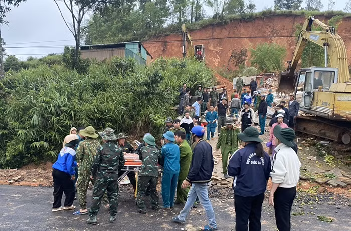 Vụ sạt lở đất khiến một người tử vong.