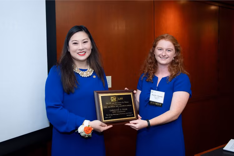 “Bong hong” goc Viet duoc Tong thong Trump chon dung dau co quan tien ao-Hinh-6