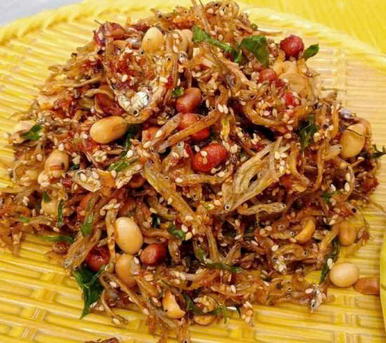 Tốt cho tim: Cá cơm mồm là một nguồn tốt của các axit béo không bão hòa, rất có lợi cho sức khỏe tim mạch. Ăn cá cơm mờm thường xuyên sẽ giúp làm giảm cholesterol xấu có trong máu và giảm các nguy cơ về bệnh tim mạch. Ảnh Internet