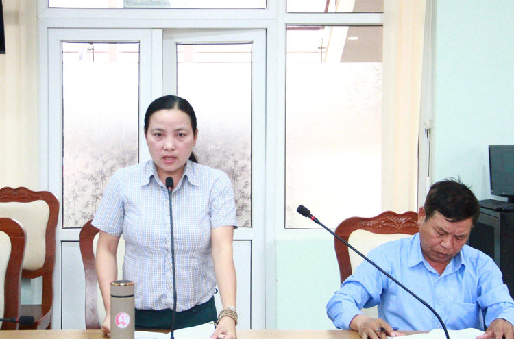 Bà Nguyễn Thị Hồng Hạnh, giám đốc Công ty Việt Thắng trao đổi tại buổi họp báo.