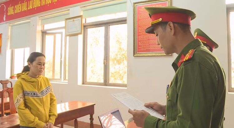 Đinh Lê Lê Na nhân viên Công ty Việt Á bị khởi tố bổ sung về hành vi "Tham ô tài sản".