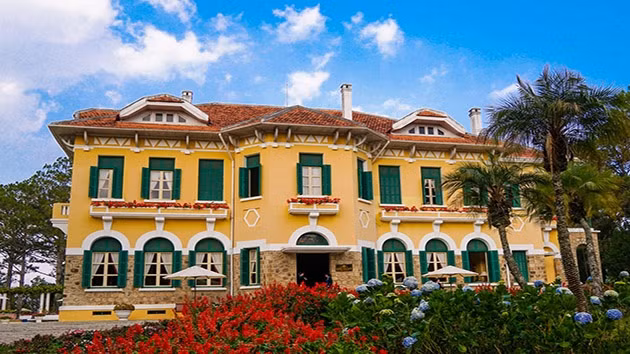 Sau khi được thuê, Công ty CP Hoàn Cầu Đà Lạt đã trùng tu, tôn tạo nâng cấp thành khu tham quan nghỉ dưỡng cao cấp.