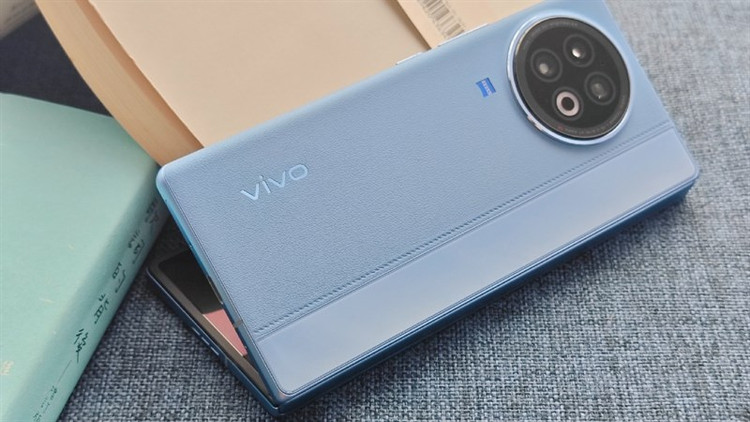 Vivo X Fold 2. Ảnh minh họa