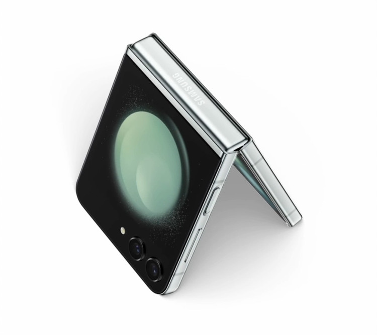 Galaxy Z Flip5 là chiếc smartphone màn hình gập thứ 2 được Samsung ra mắt trong năm 2023. Ảnh minh họa