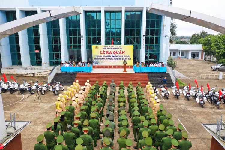 Toàn cảnh buổi Lễ ra quân thực hiện Kế hoạch cao điểm tấn công trấn áp tội phạm,đảm bảo ANTT thời gian trước, trong và sau Tết Nguyên đán Quý Mão 2023. Toàn cảnh buổi Lễ ra quân thực hiện Kế hoạch cao điểm tấn công trấn áp tội phạm,đảm bảo ANTT thời gian trước, trong và sau Tết Nguyên đán Quý Mão 2023.