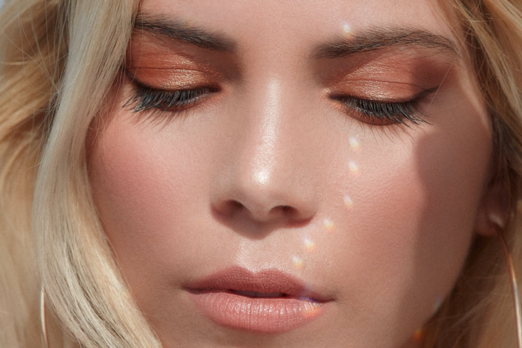 Sắc đào Peach Fuzz được Pantone vinh danh là màu sắc của năm 2024. Ảnh Living360 Sắc đào Peach Fuzz được Pantone vinh danh là màu sắc của năm 2024. Ảnh Living360