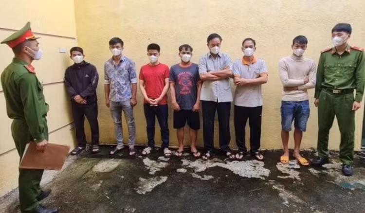 Bắt giữ 7 đối tượng trong 2 vụ án bị bắt thu giữ nhiều tang vật liên quan đến việc cá độ bóng đá.