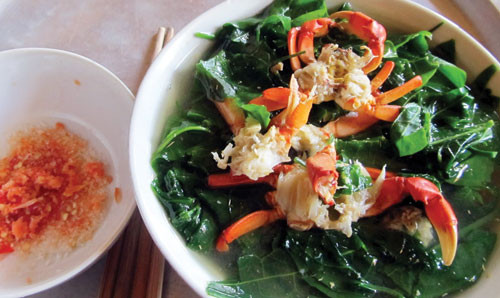 Điều hòa kinh nguyệt: Rau lủi được cho là có tác dụng điều hòa kinh nguyệt và hỗ trợ sức khỏe phụ nữ. Ảnh minh họa