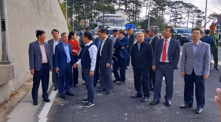 Lãnh đạo tỉnh Lâm Đồng khảo sát công trình đèo Prenn Đà Lạt.