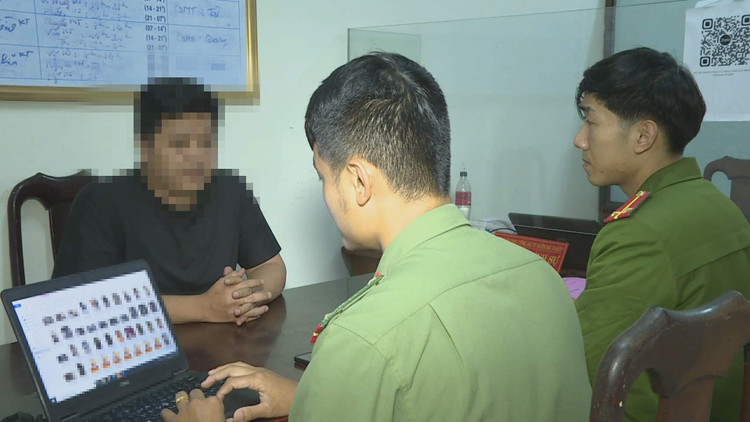 Đối tượng T.T.C tại trụ sở cơ quan Công an.