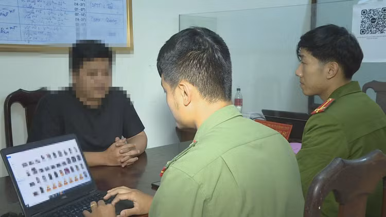 Đối tượng T.T.C tại trụ sở cơ quan Công an.