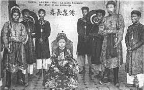 Loat anh cuc hiem ve cac ong hoang, ba chua Viet Nam-Hinh-10