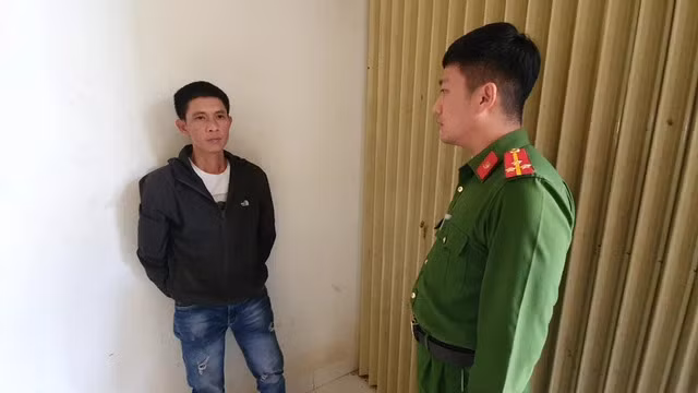 Đối tượng Nguyễn Đoàn Tú Khải tại cơ quan công an.