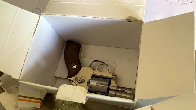 Kết quả giám định, khẩu súng kiểu rulo thuộc vũ khí quân dụng.