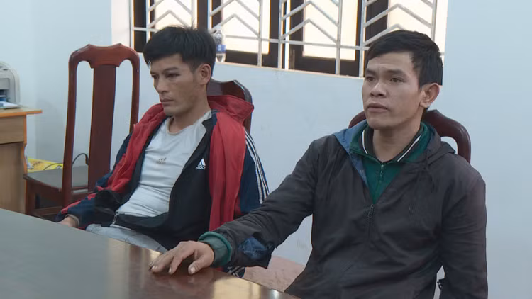 2 đối tượng cướp giật tài sản tại cơ quan công an.