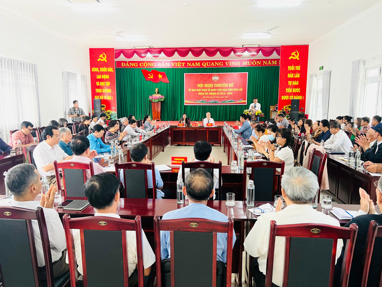 Toàn cảnh Hội nghị.