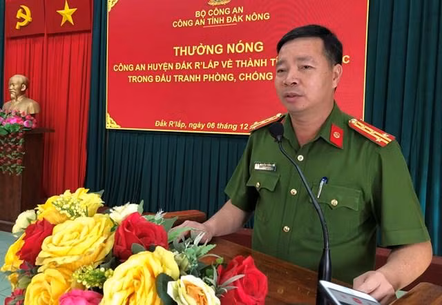 Đại tá Nguyễn Tường Vũ, Phó Giám đốc Công an tỉnh đã ghi nhận, biểu dương những kết quả, thành tích nổi bật của các đơn vị.