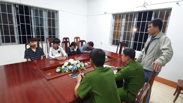 Nhóm thiếu niên thực hiện 10 vụ trộm tại cơ quan công an.