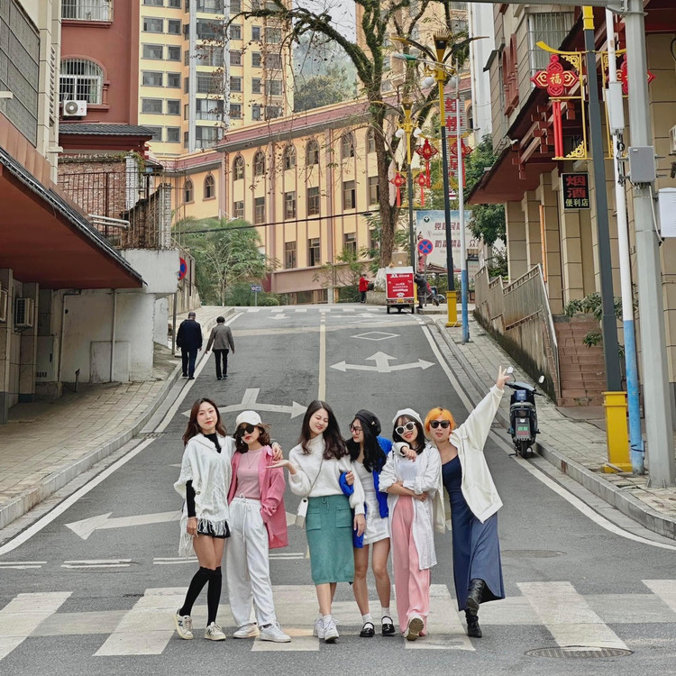 Check in HeKou. ẢNh Linh Ji