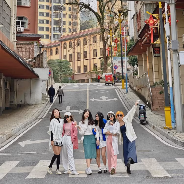 Check in HeKou. ẢNh Linh Ji