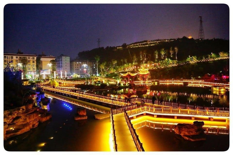 Công viên ánh sáng lung linh lên đèn