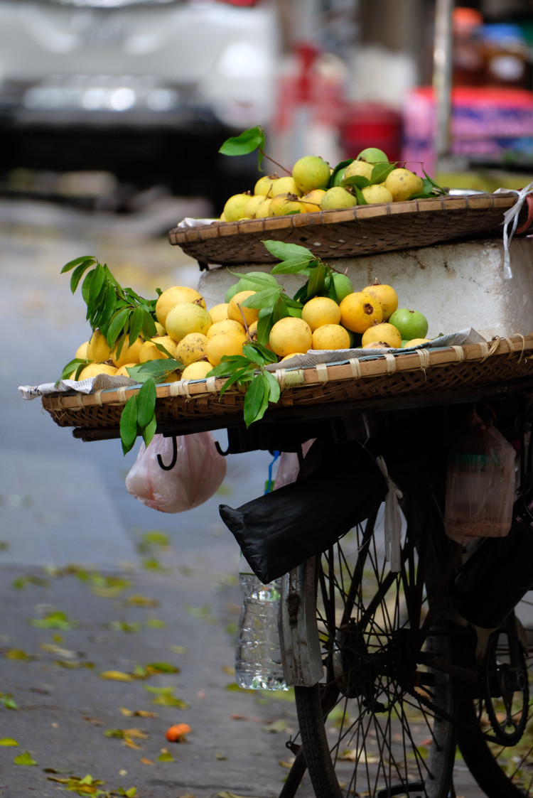 Quả Thị - một trong những loại quả báo hiệu mùa thu Hà Nội đã về.