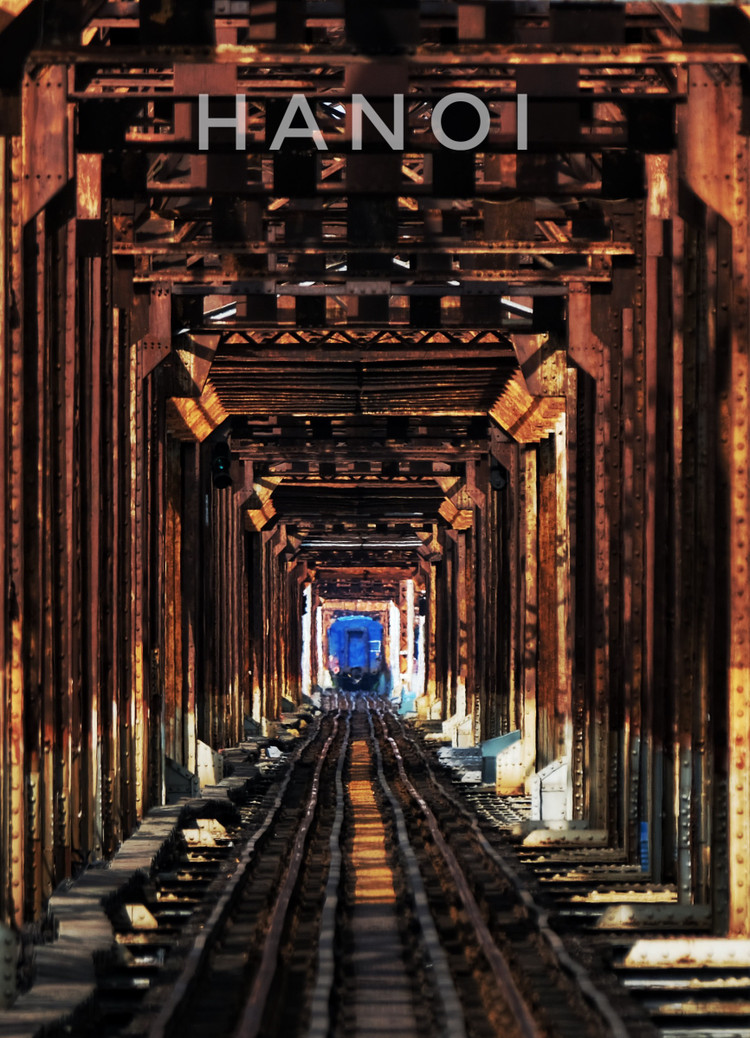 Hà Nội vào thu khiến cho lòng người như trầm lắng hơn, lãng mạn hơn, lặng mình thưởng thức nét đẹp dịu dàng, tinh tế...