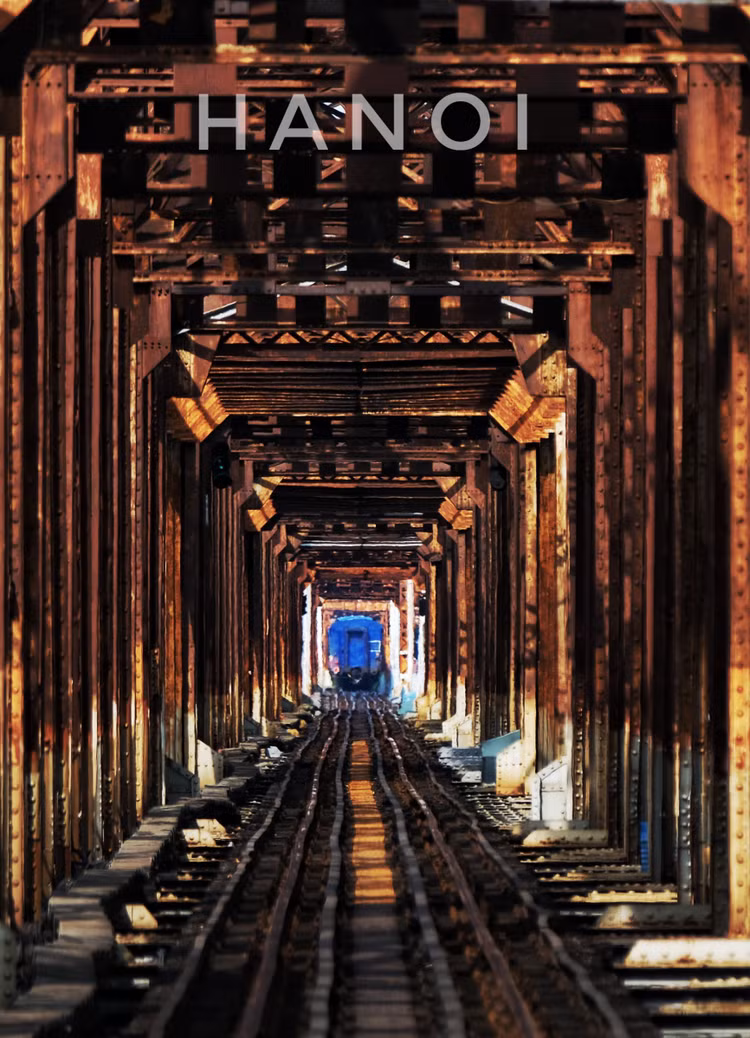 Hà Nội vào thu khiến cho lòng người như trầm lắng hơn, lãng mạn hơn, lặng mình thưởng thức nét đẹp dịu dàng, tinh tế...