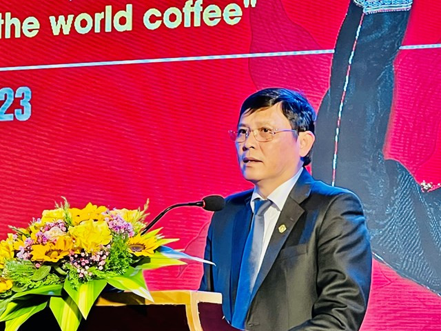 Ông Nguyễn Tuấn Hà - Phó Chủ tịch UBND tỉnh Đắk Lắk, Trưởng ban tổ chức Lễ hội cà phê Buôn Ma Thuột lần thứ 8 phát biểu tại buổi họp báo.