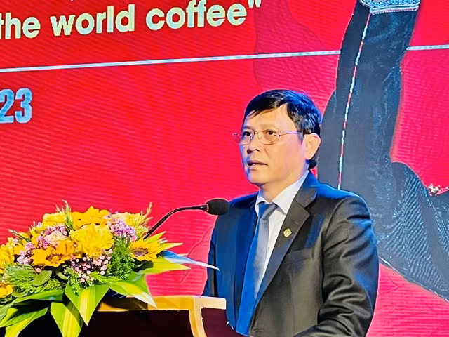 Ông Nguyễn Tuấn Hà - Phó Chủ tịch UBND tỉnh Đắk Lắk, Trưởng ban tổ chức Lễ hội cà phê Buôn Ma Thuột lần thứ 8 phát biểu tại buổi họp báo.