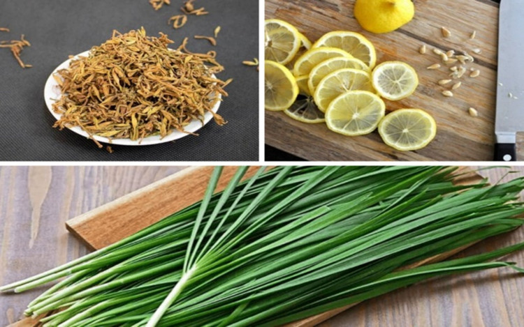 Lá hẹ kết hợp với hoa đu đủ đực và hạt chanh. Ảnh minh họa