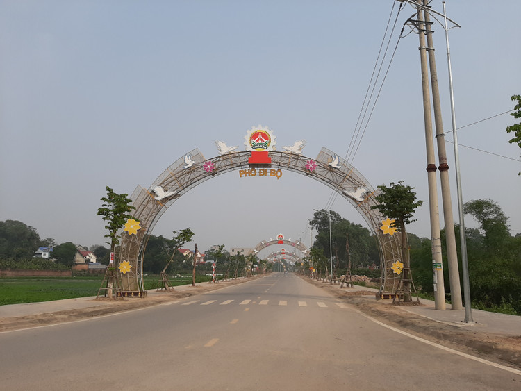 Cổng chào hoành tráng...