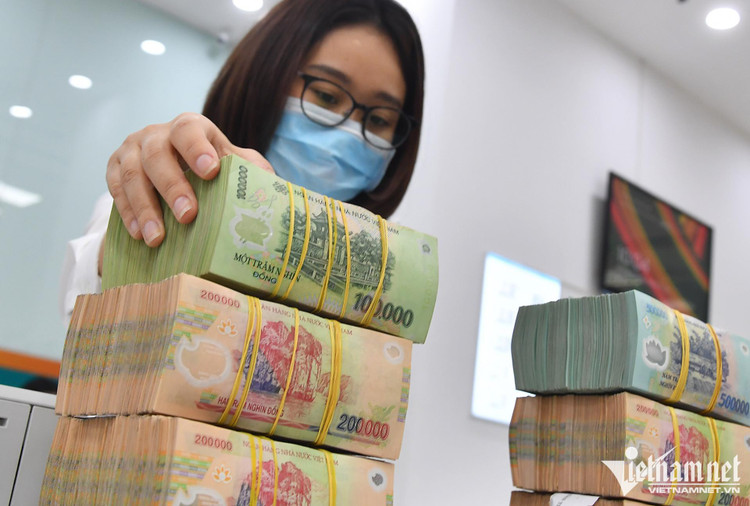 Đã 3 năm qua, lương cơ sở vẫn giữ mức 1,49 triệu đồng. Ảnh: Hoàng Hà