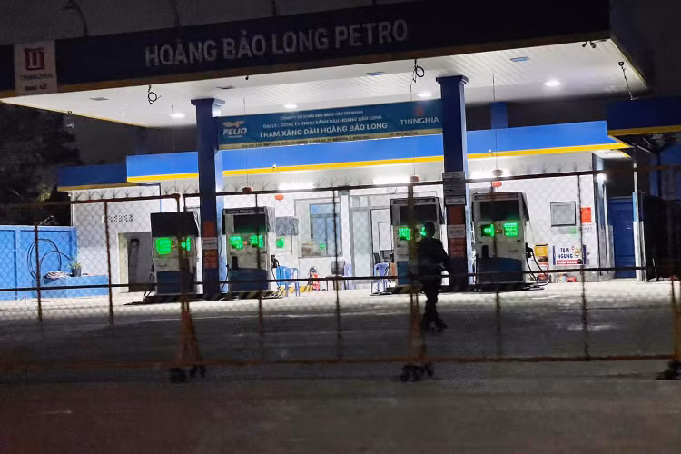Cửa hàng xăng dầu ở Đồng Nai đóng cửa. Ảnh: Lê Na.