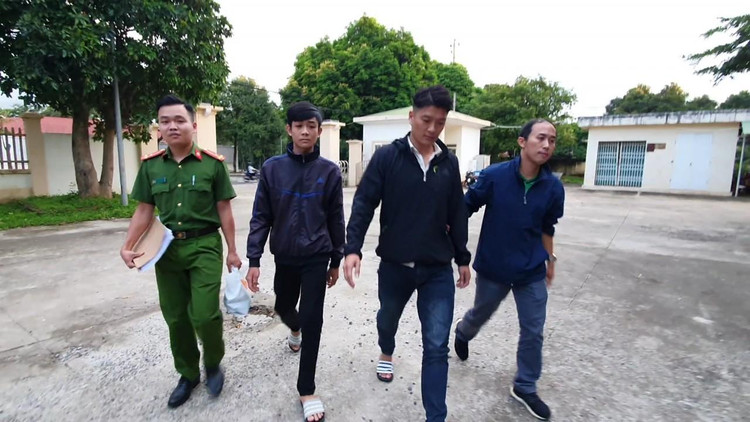 Đội Cảnh sát hình sự Công an TP Buôn Ma Thuột bắt giữ 2 đối tượng Phương và Đạt.