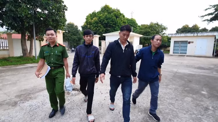 Đội Cảnh sát hình sự Công an TP Buôn Ma Thuột bắt giữ 2 đối tượng Phương và Đạt.