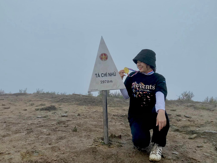 Chinh phục đỉnh Tà Chì Nhù “thiên đường nơi hạ giới”. Ảnh Trần Hương